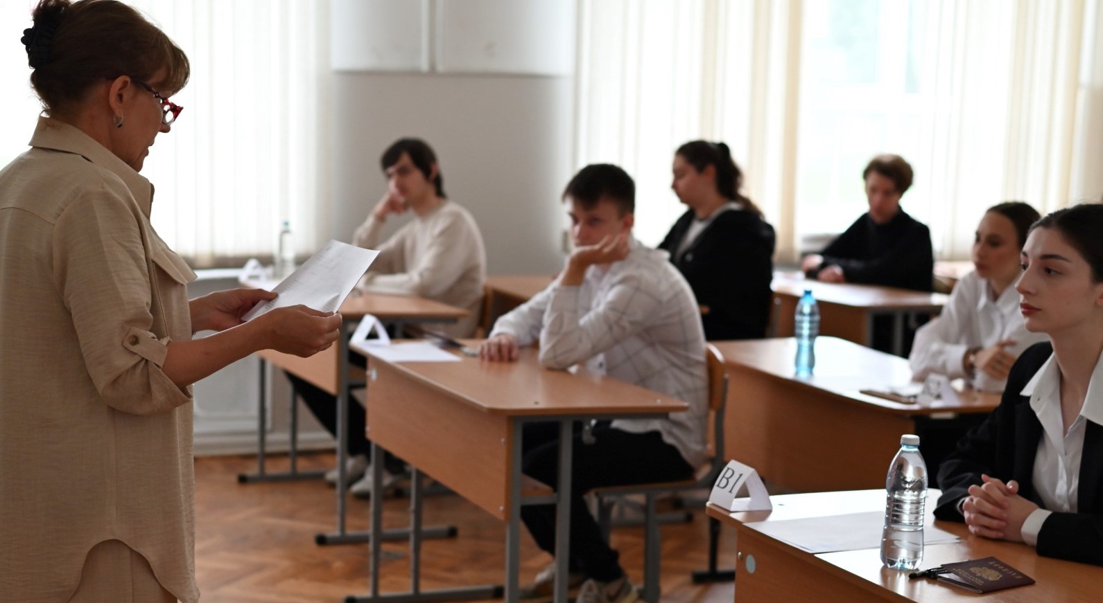 Выпускники региона сдают первый обязательный экзамен – математику на  ЕГЭ-2025